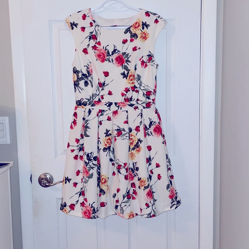Floral keyhole dress